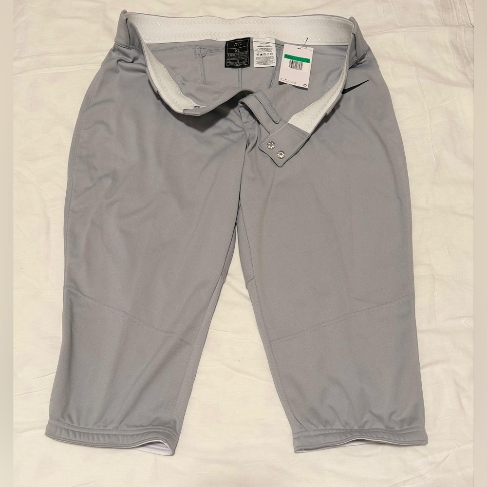 NWT NIKE   ENGINEERED WOMENS Athletic Gray ACTIVE SHORT SIZE XL